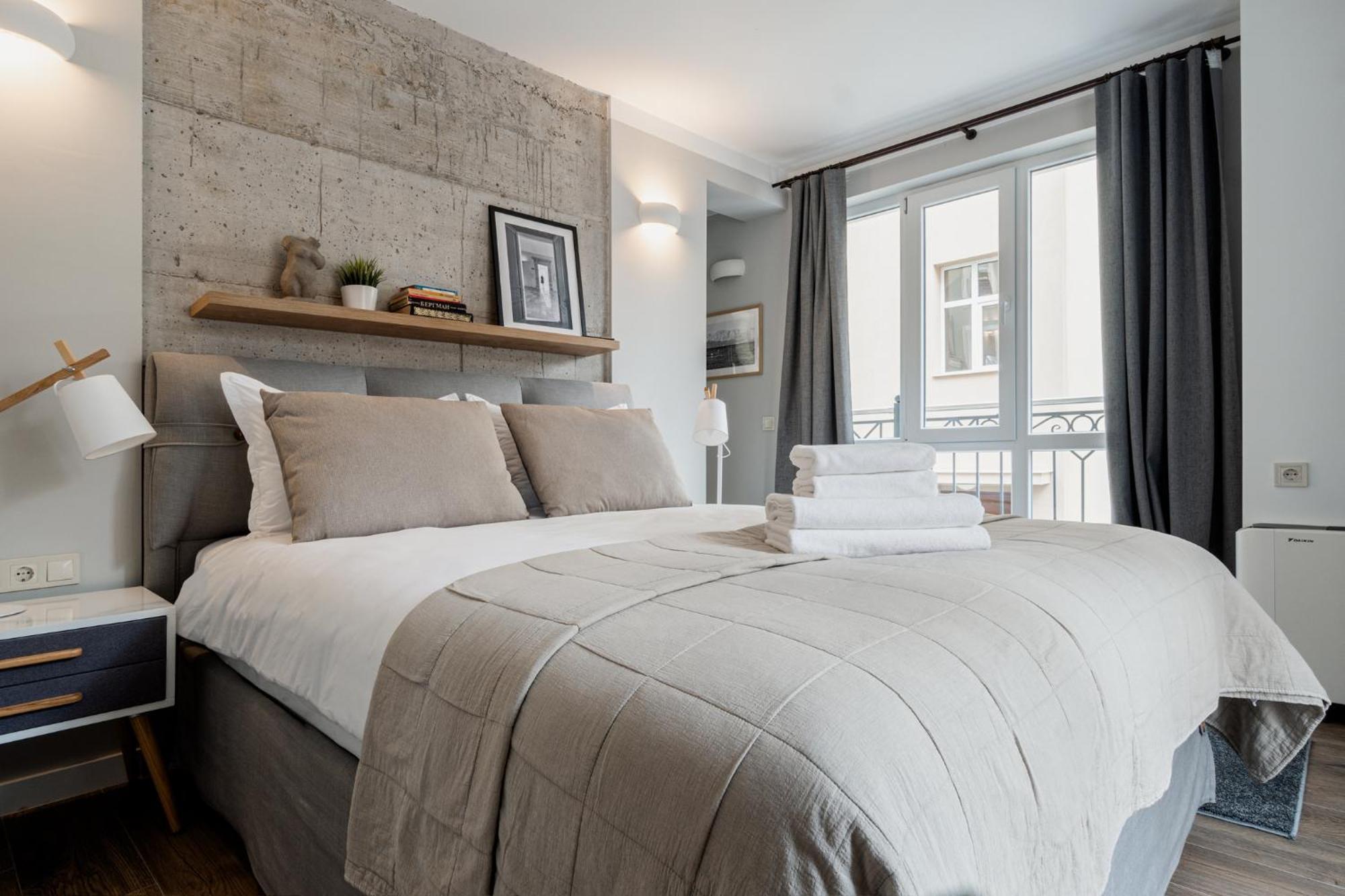 8th Hill Apartment *