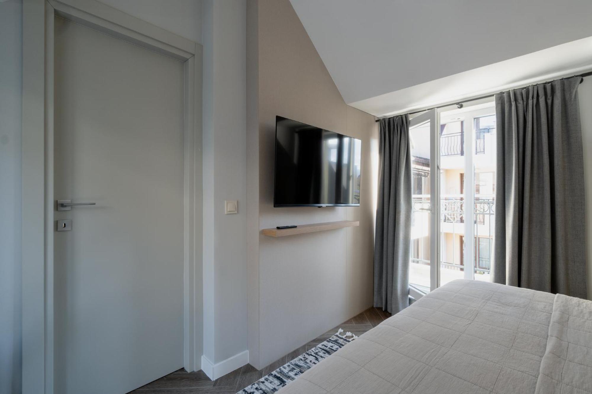 8th Hill Apartment